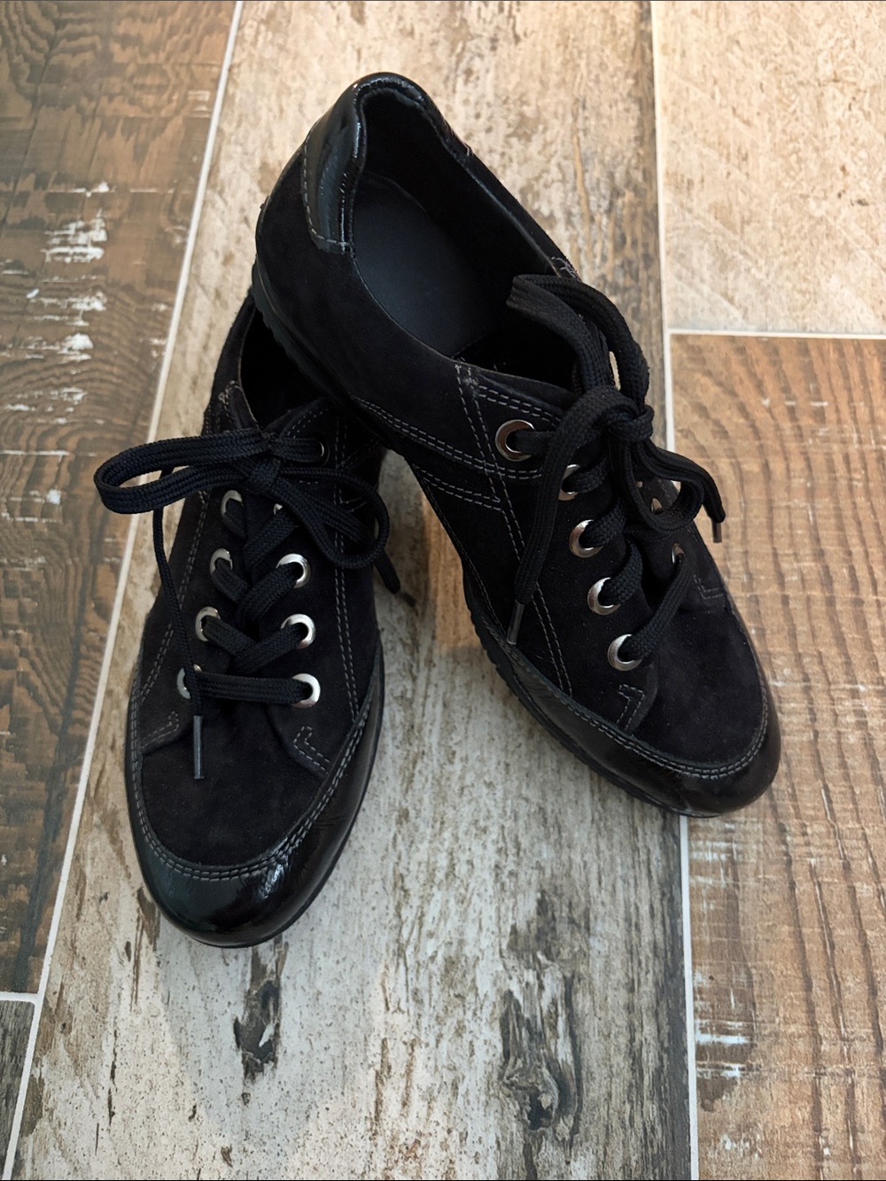 Geox Women’s Black Suede Lace-Up Casual Shoes